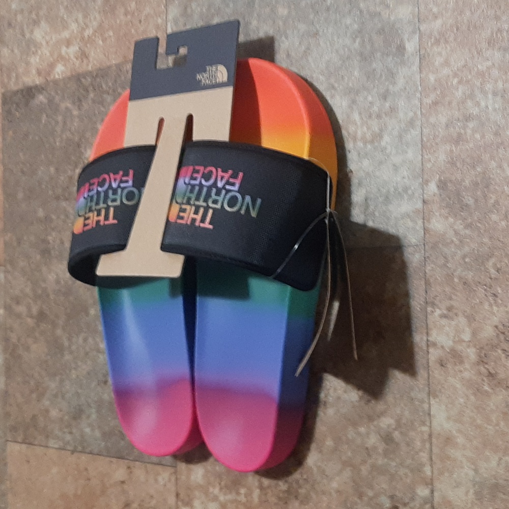 New. The North Face Basecamp III Pride Slides. Size 8. - Picture 4 of 6